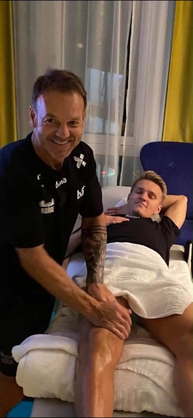 Tor Egil Skogly behandler en profesjonell fotballspiller